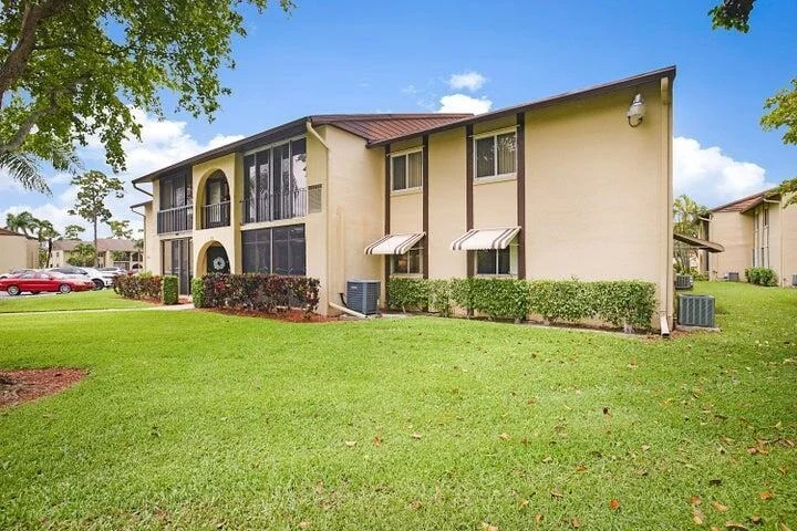 Photo of Unit D1 at 306 Pine Ridge Circle