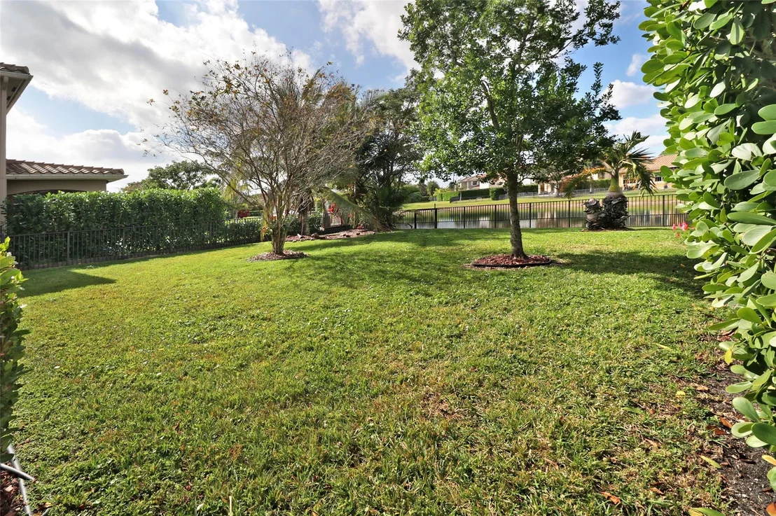 Photo of 8561 Lakeside Drive