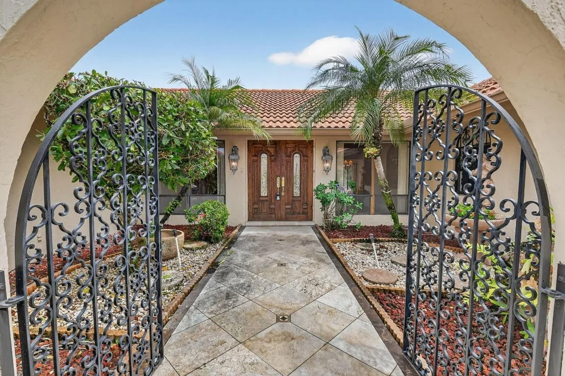 Photo of 5884 Pinebrook Drive