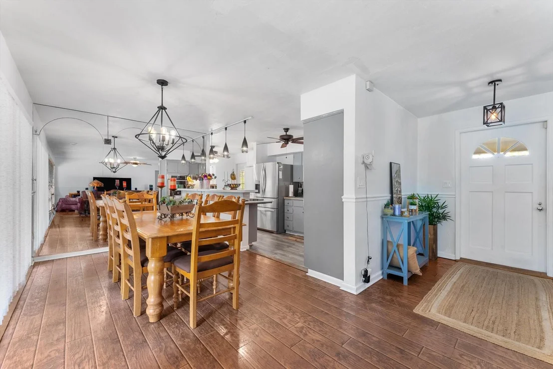 Photo of 1428 E River Drive