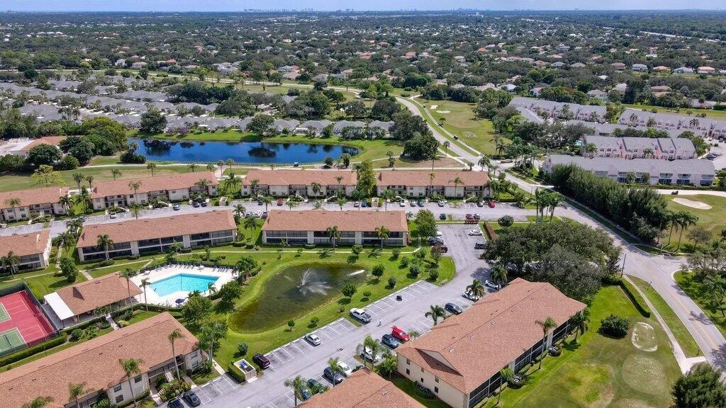 Photo of Unit B at 1402 Pinecrest Circle