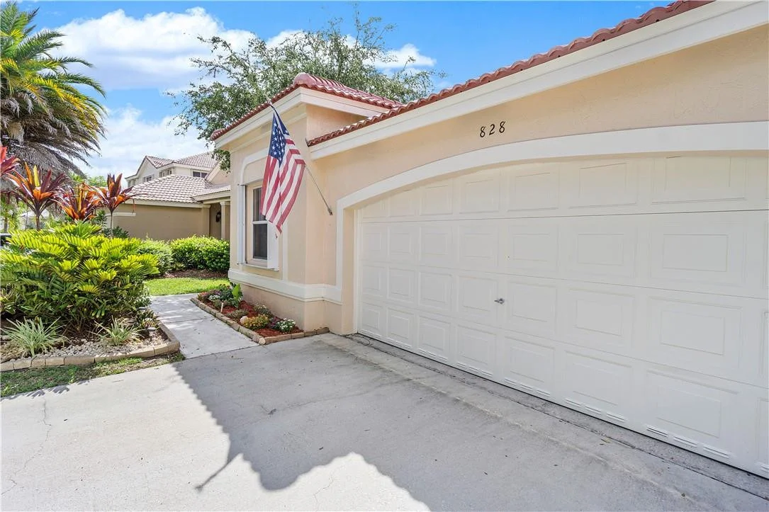 Photo of 828 Savannah Falls Drive