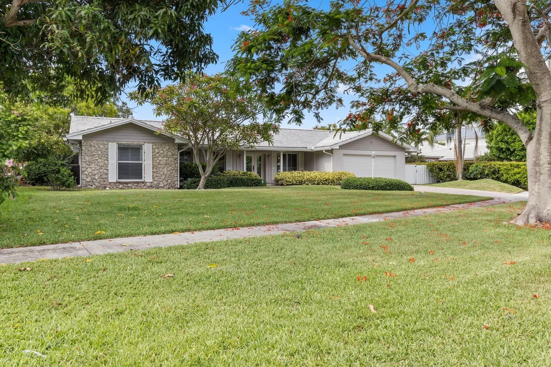 Photo of 1518 Point Way