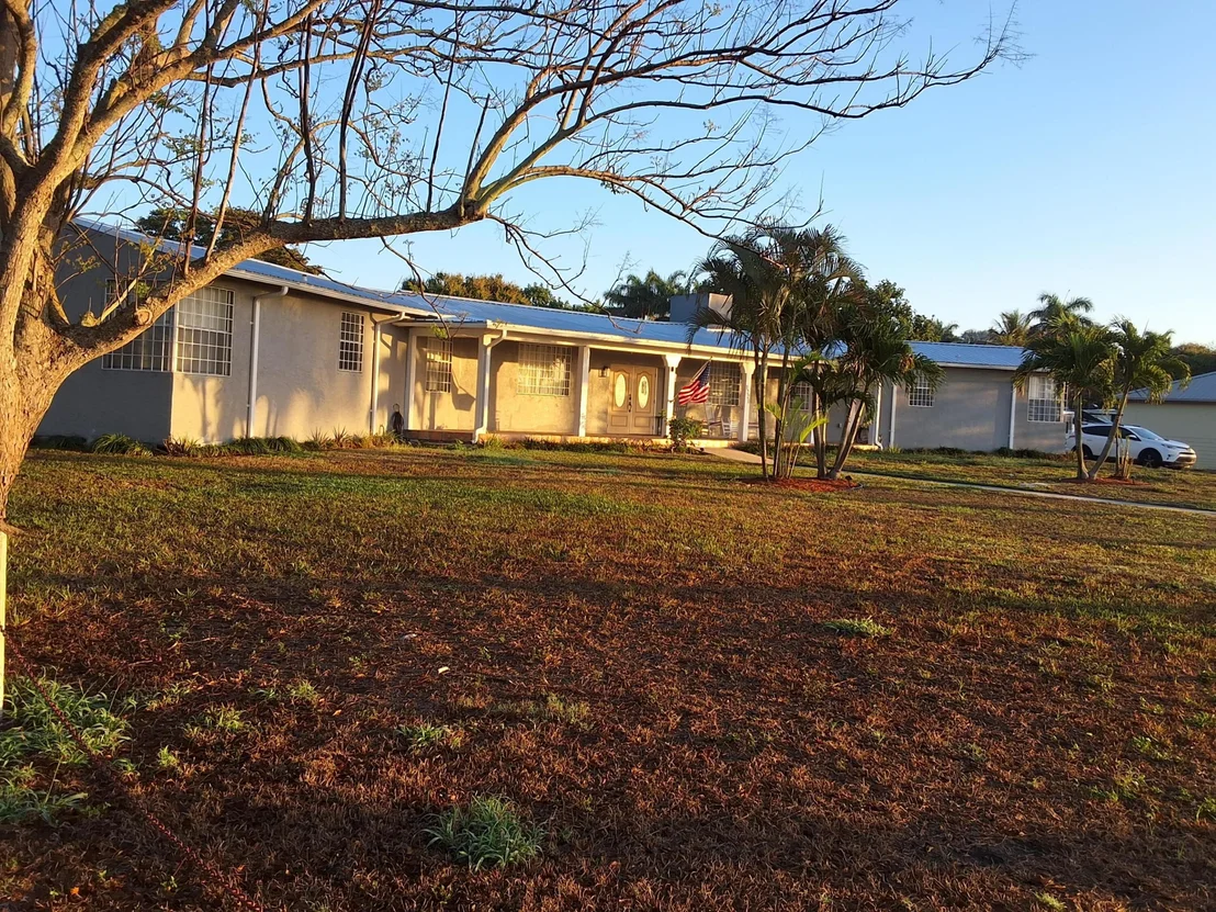 Photo of 1221 Bacom Point Road