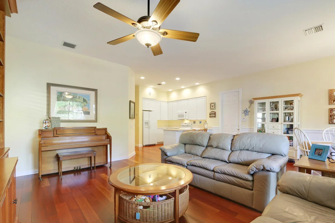 Photo of 1719 W Community Drive