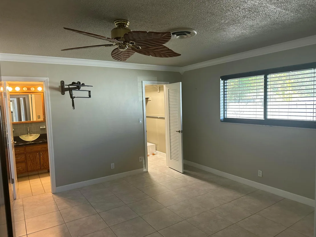 Photo of 563 NW 13th Drive
