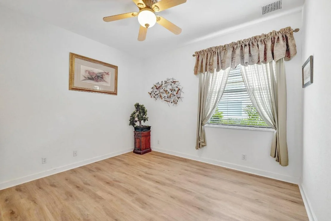 Photo of 699 SW River Bend Circle