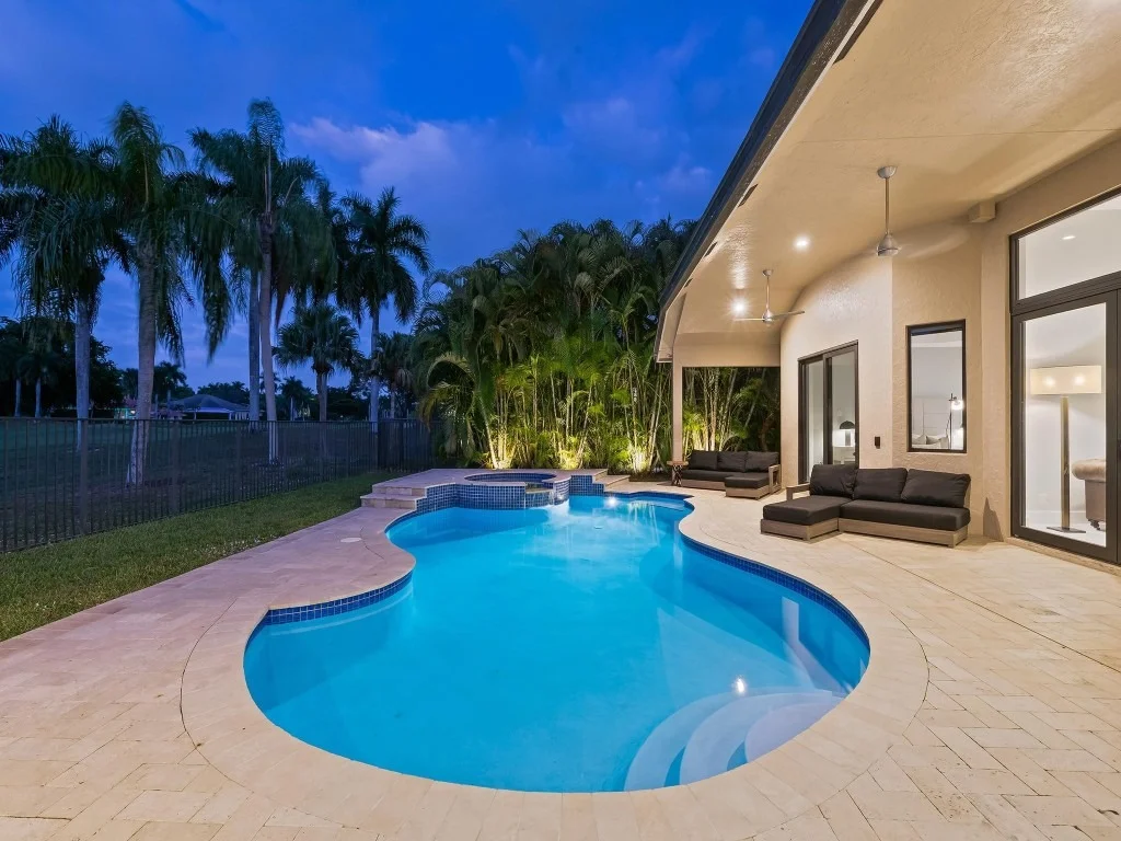 Photo of 2583 Mayfair Lane