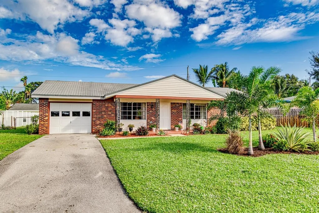 Photo of 115 W Beverly Rd