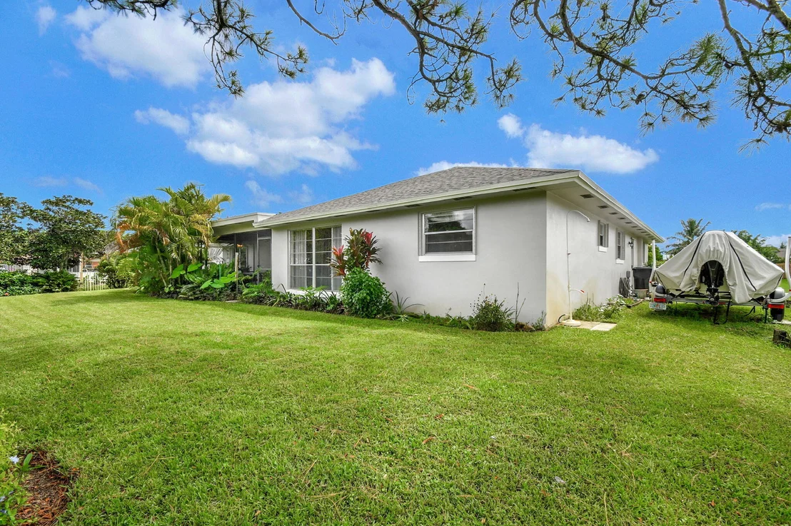 Photo of 8 W Cypress Road