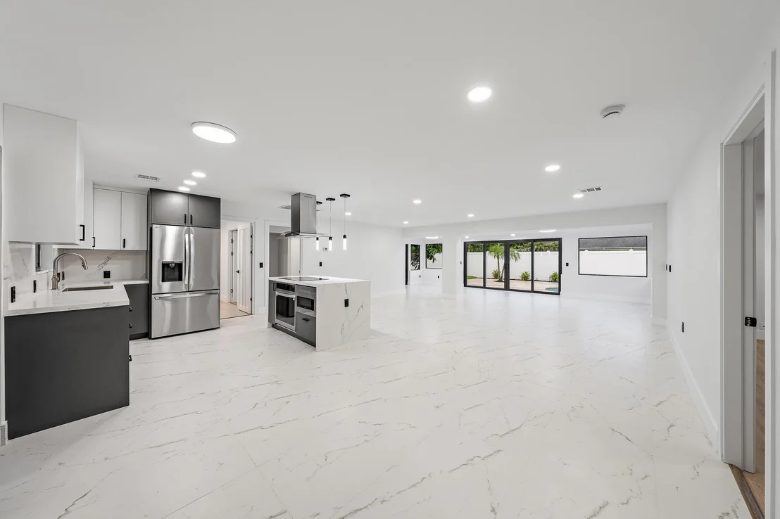 Photo of 360 Saturn Avenue