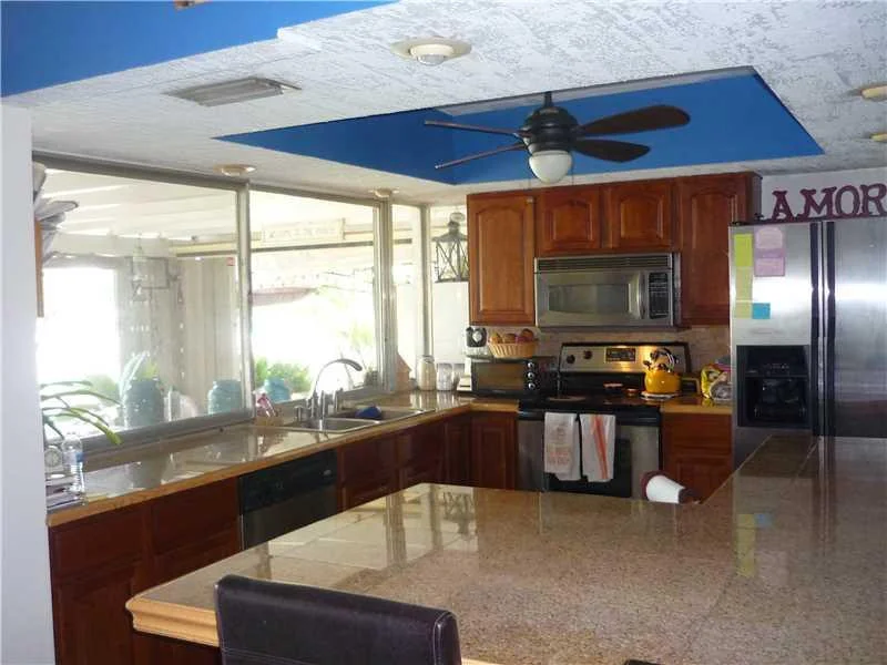 Photo of 6298 Lakeshore Drive