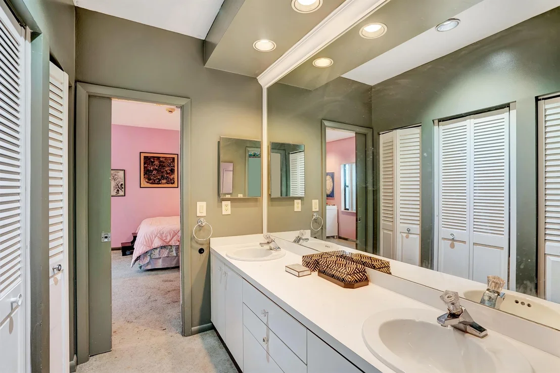 Photo of 3899 Live Oak Boulevard