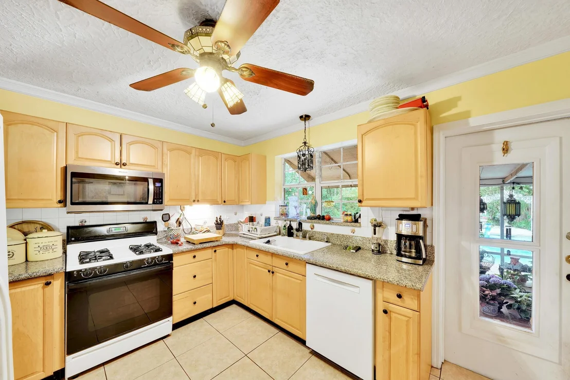 Photo of 910 Sylvan Lane