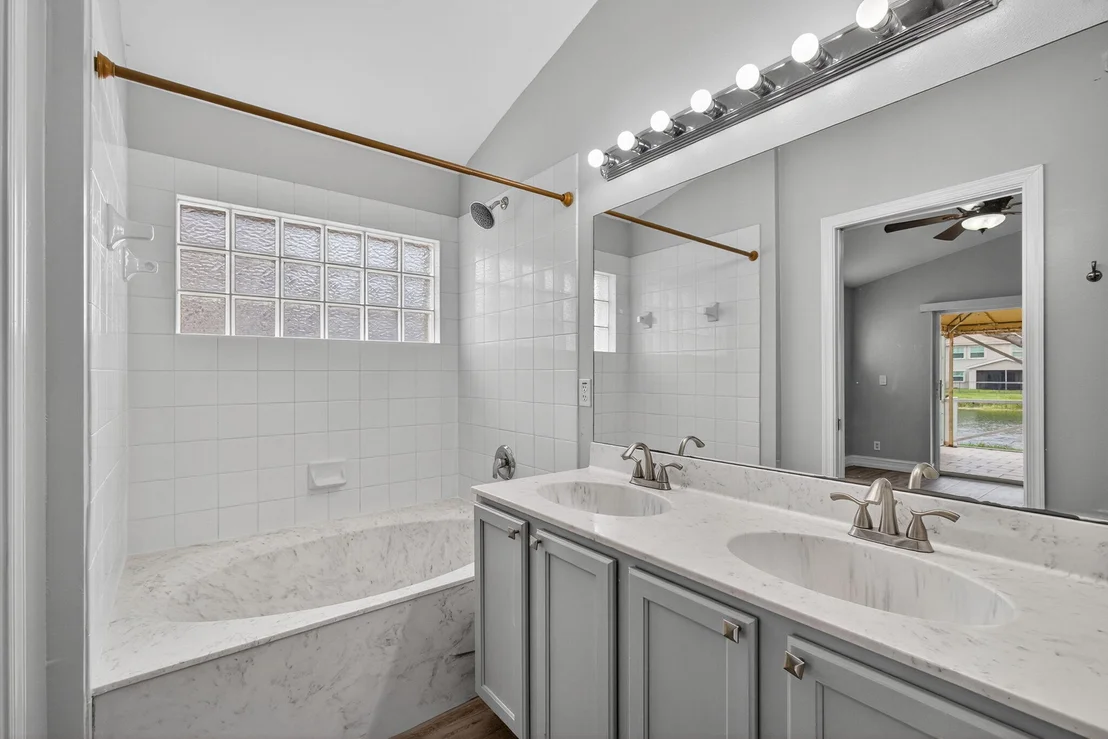 Photo of 6121 Spring Isles Boulevard