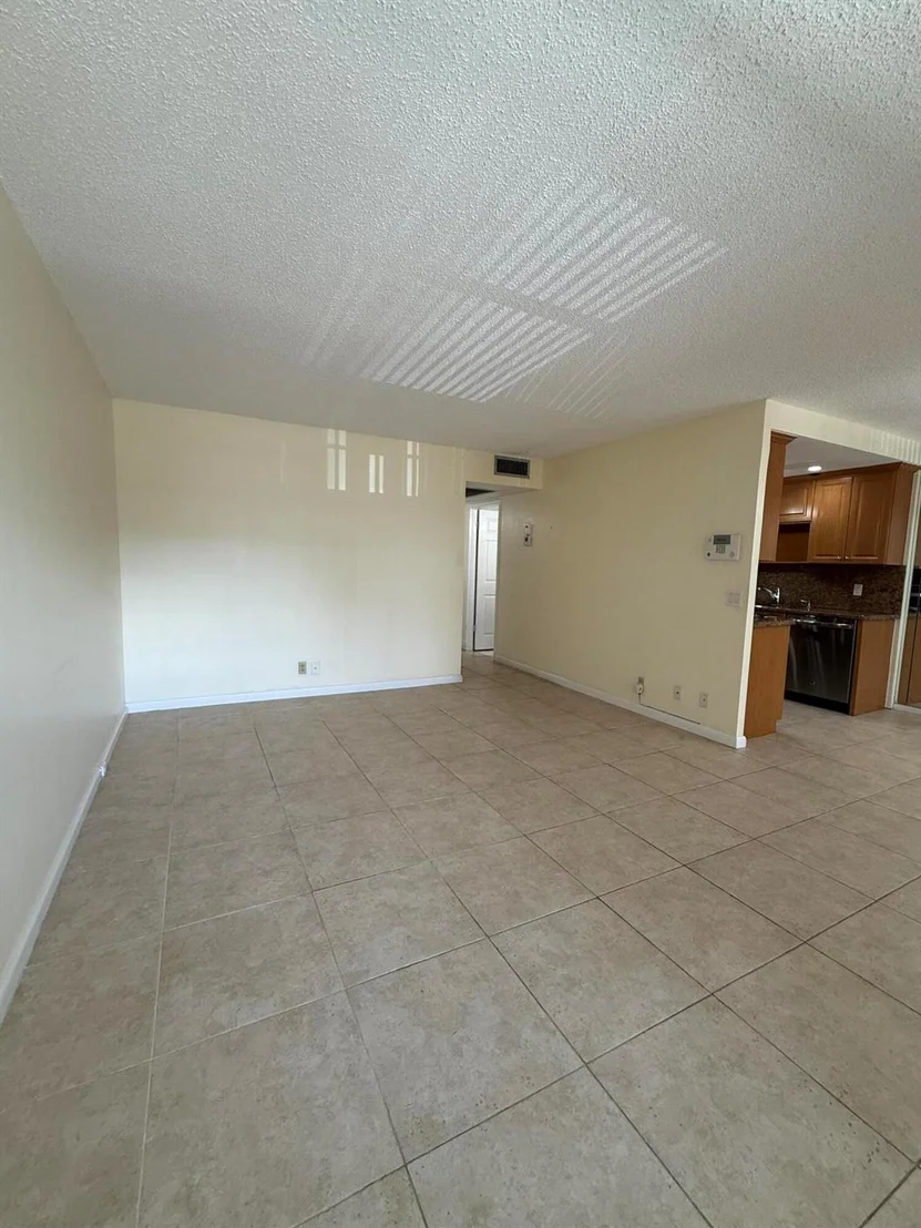 Photo of 2071 Exeter D