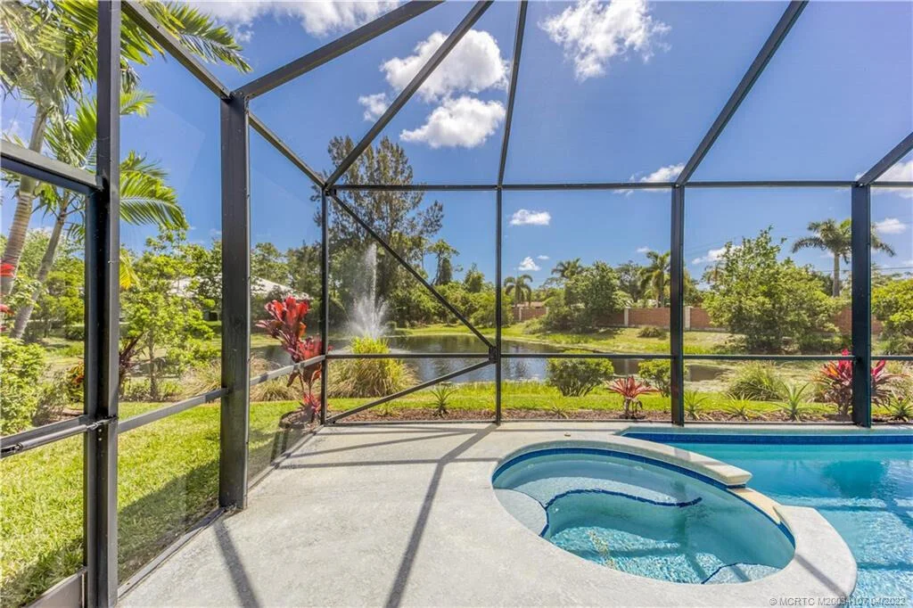 Photo of 2431 NW Hummingbird Circle