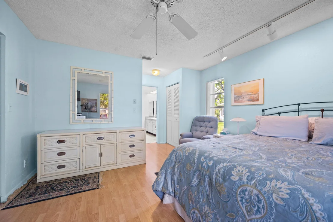 Photo of 6127 RAINBOW Circle