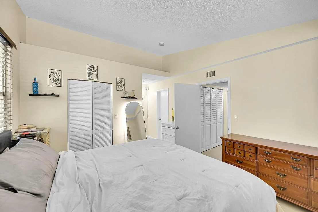 Photo of Unit 4201 at 931 Lyons Road