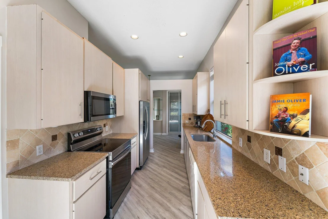 Photo of 100 Hampton Circle