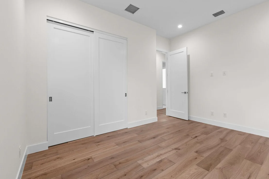 Photo of 3367 Cove Road