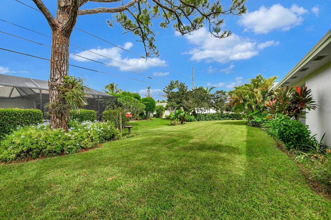 Photo of 8 W Cypress Road