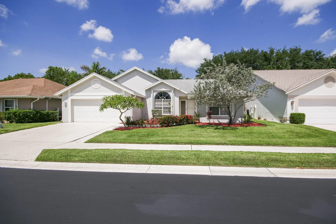 Photo of 252 Moccasin Trail W