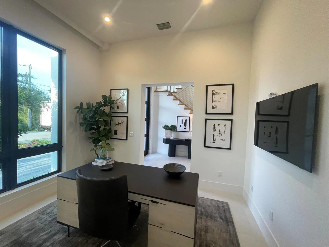 Photo of 660 NE 29th Place