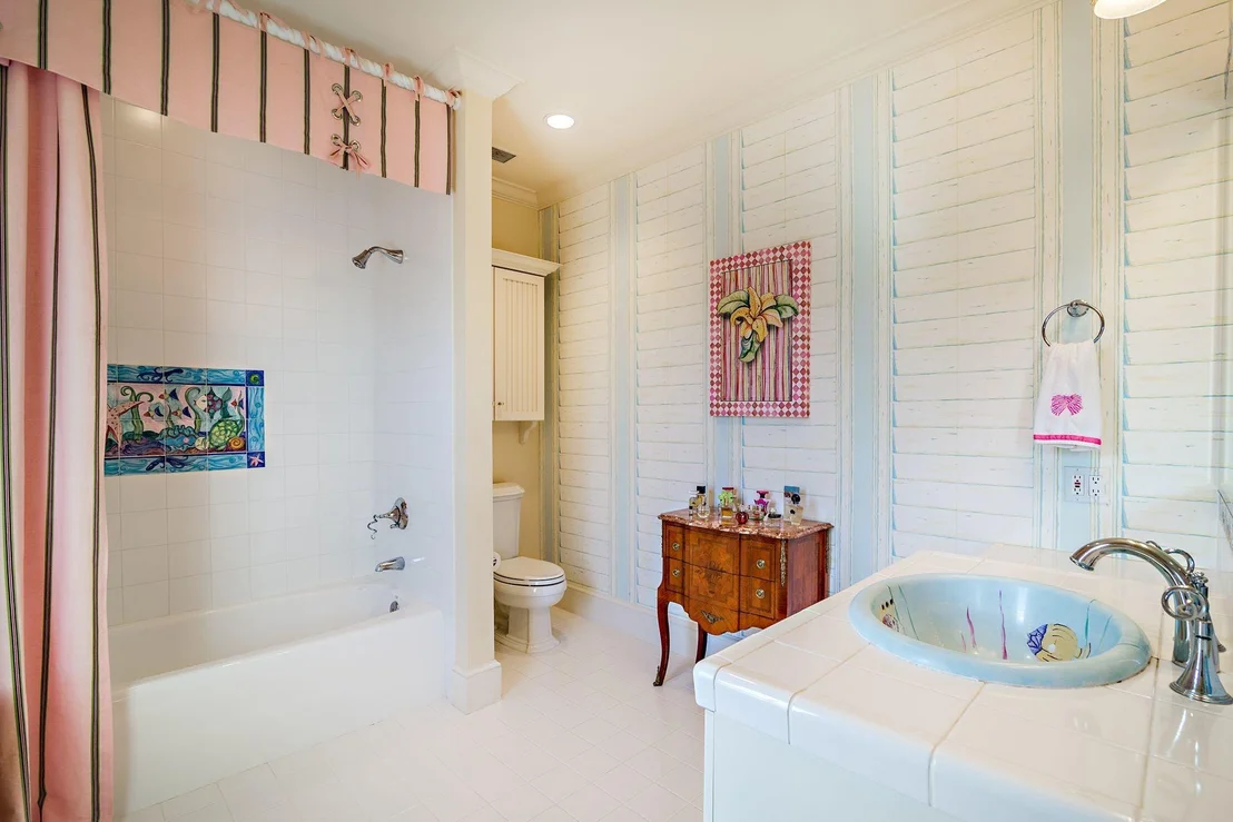 Photo of 200 Esplanade Way