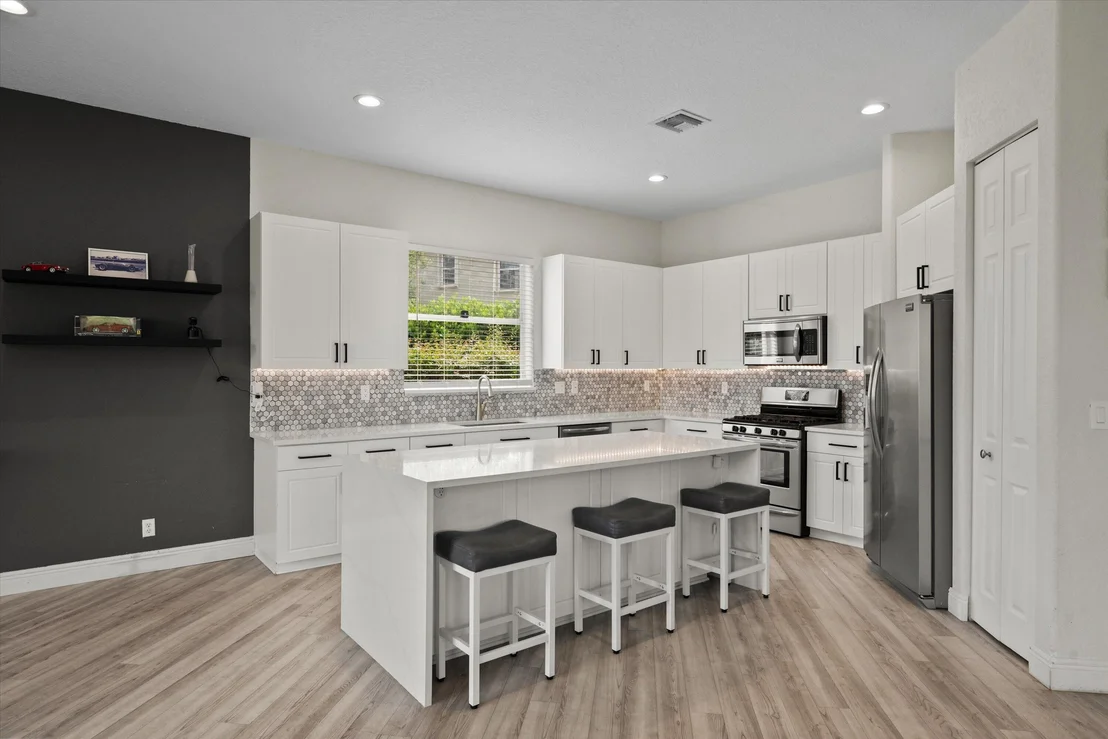 Photo of 1215 Creekside Drive