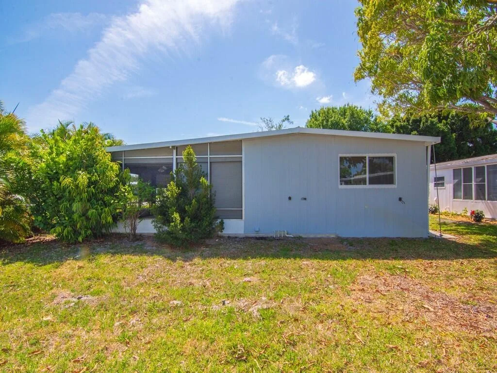 Photo of 300 NE Opal Drive