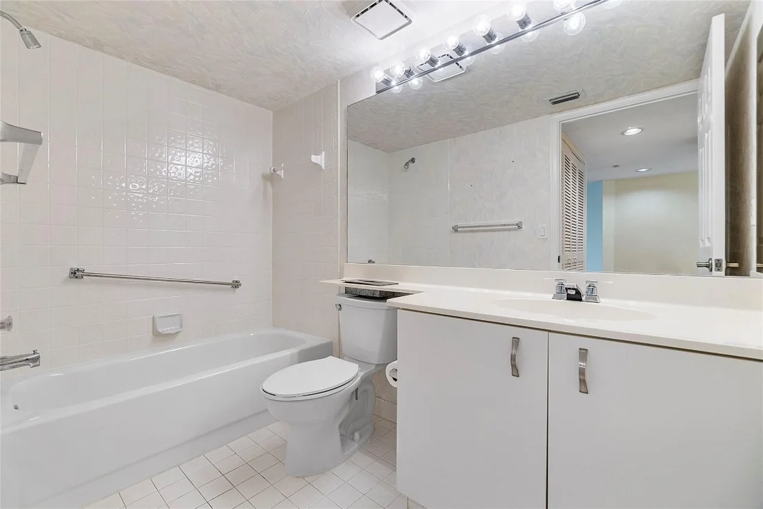 Photo of Unit 308 at 7532 N Devon Drive