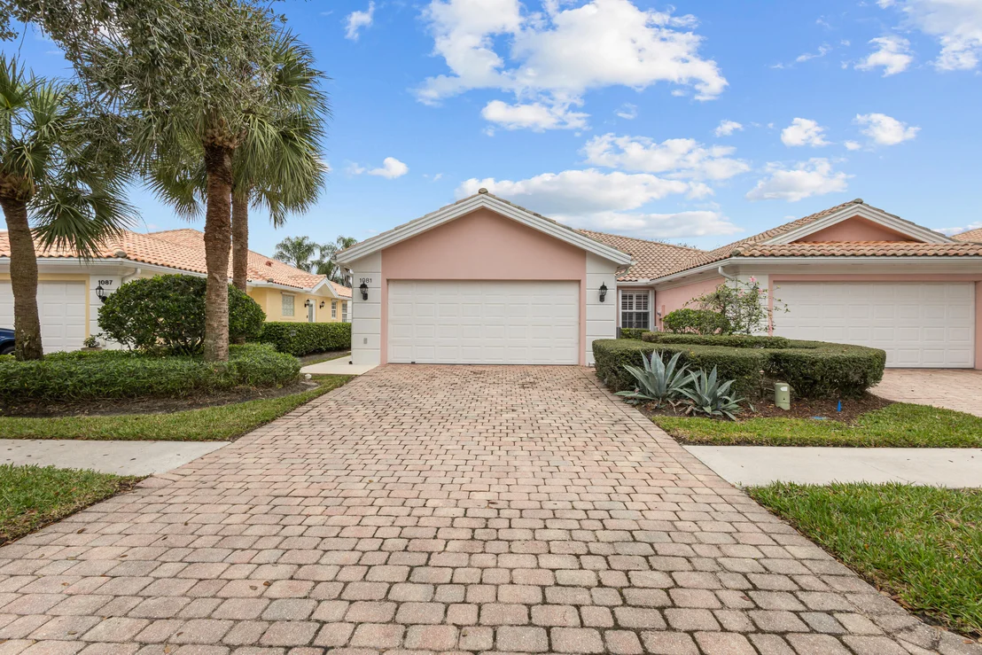 Photo of 1081 SW Balmoral Trace