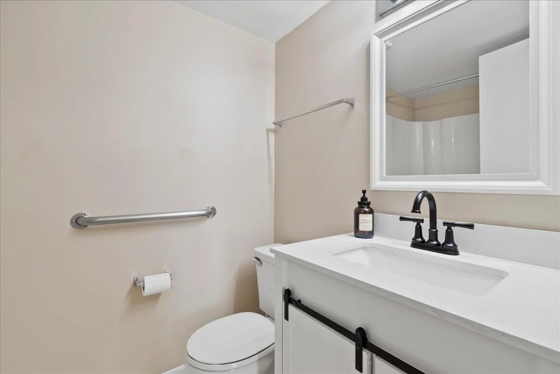 Photo of Unit C at 301 Pinecrest Circle