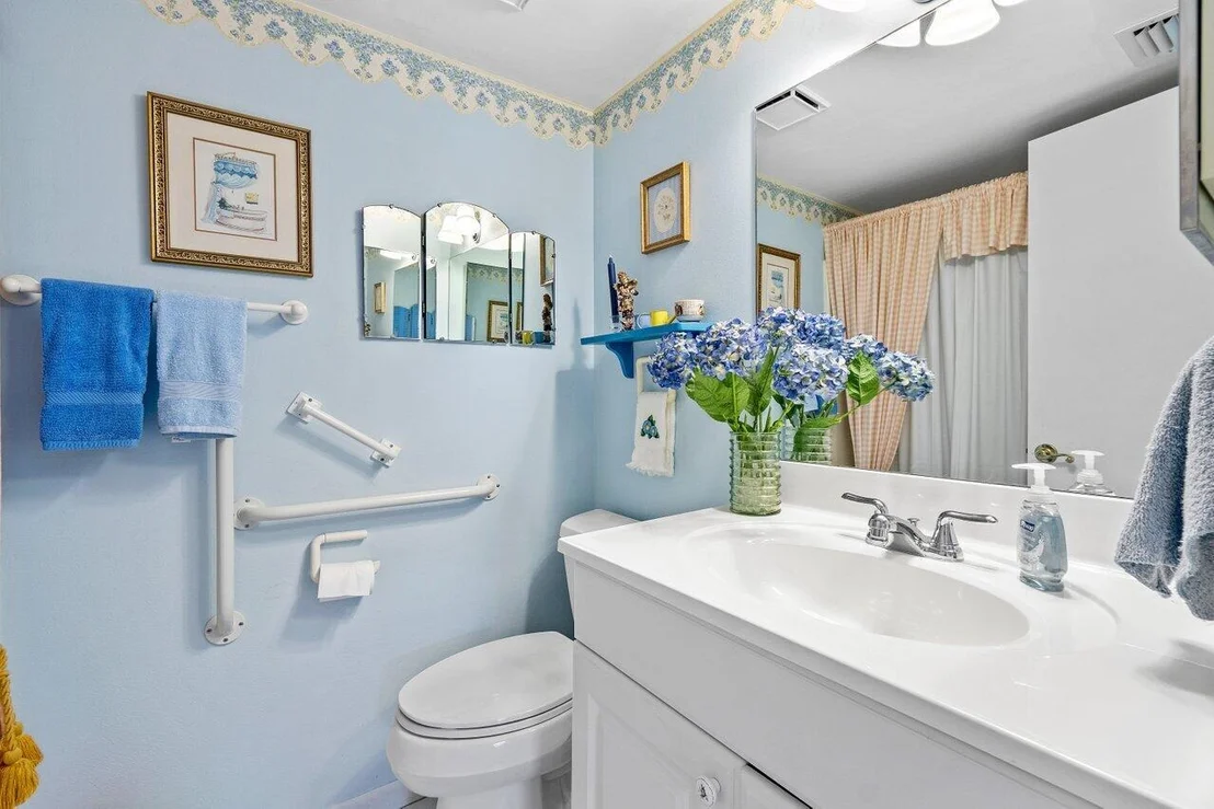 Photo of Unit A at 1501 Pinecrest Circle