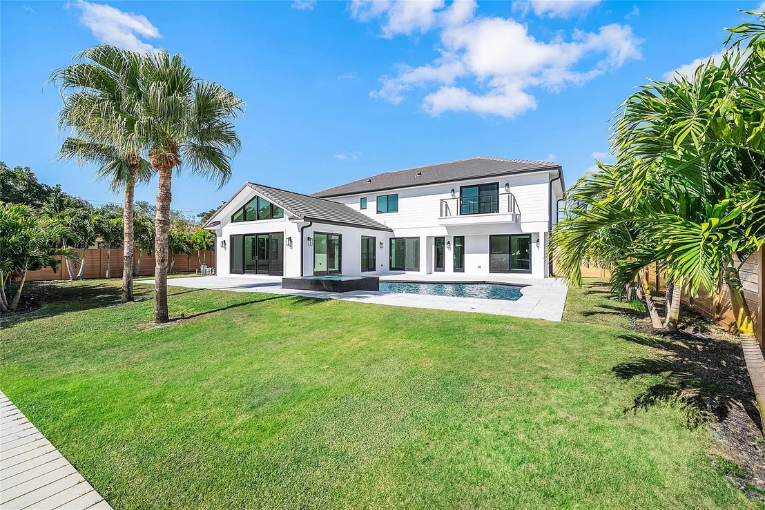 Photo of 8 LEEWARD Circle