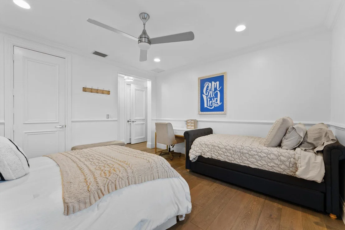 Photo of 7955 Mandarin Drive