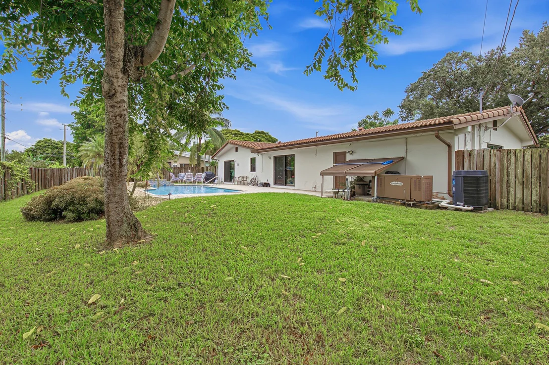Photo of 720 N CRESCENT Drive