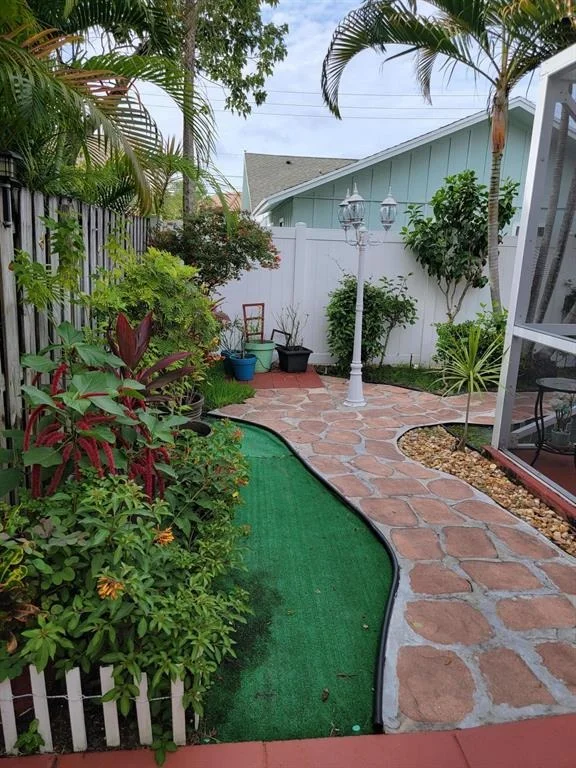 Photo of 6053 Robinson Street
