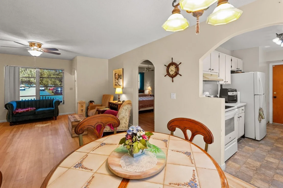 Photo of 1515 CRESCENT Drive