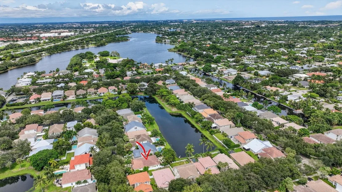 Photo of 523 Canoe Point