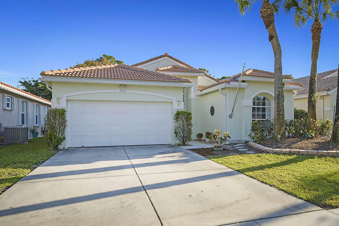 Photo of 7019 SE Twin Oaks Circle SE