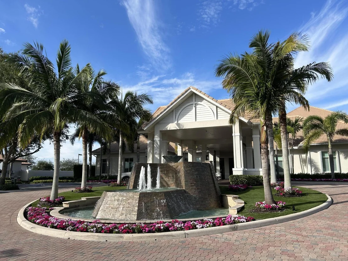 Photo of 7207 Le Chalet Boulevard