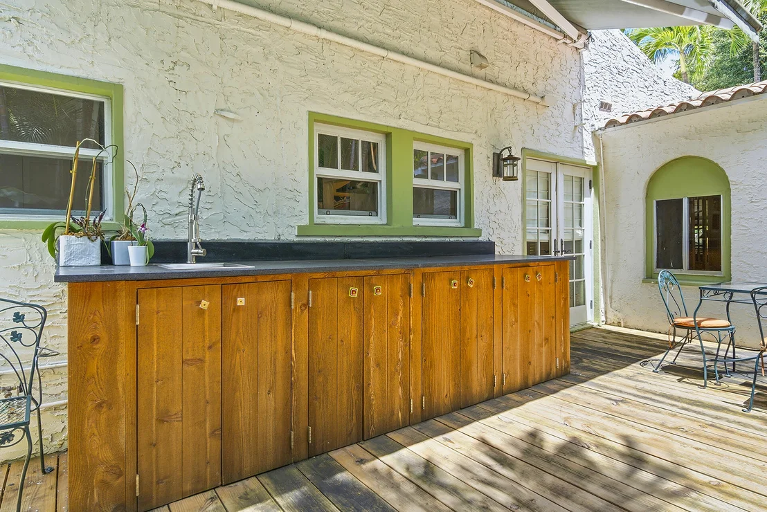Photo of 810 Avon Road