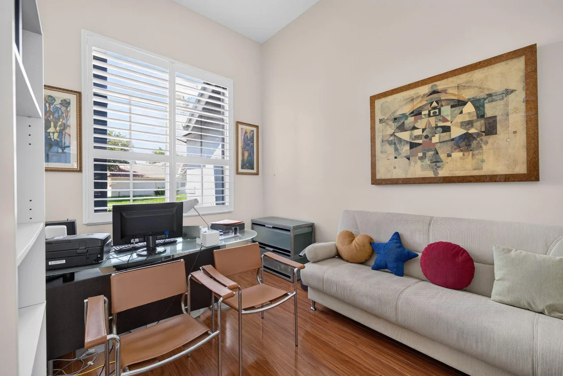 Photo of 755 SW RIVER BEND Circle