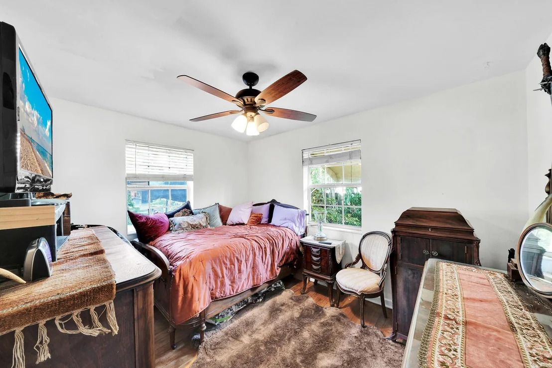 Photo of 910 Sylvan Lane