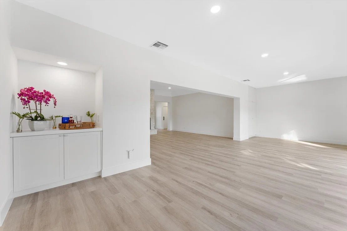Photo of 872 Lilac Drive