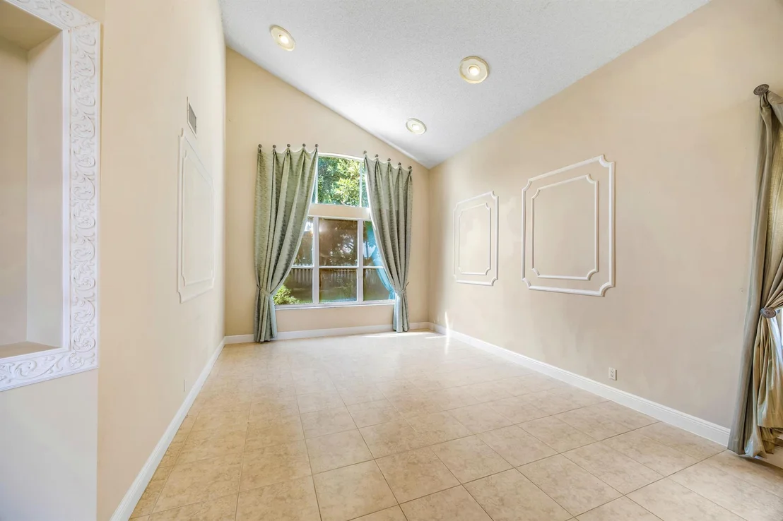 Photo of 6145 Indian Forest Circle