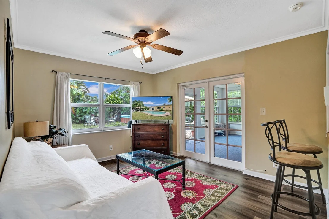 Photo of 607 SE 7th Avenue