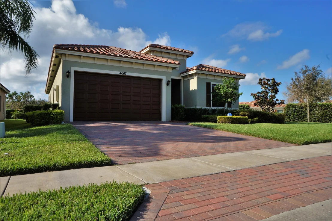 Photo of 4667 57th Lane
